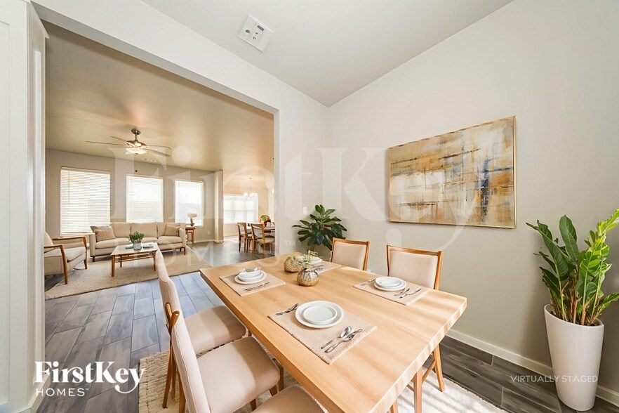 Building Photo - 2020 Sara Vista Dr