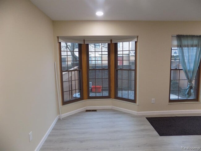 Building Photo - 40043 Crosswinds Rd