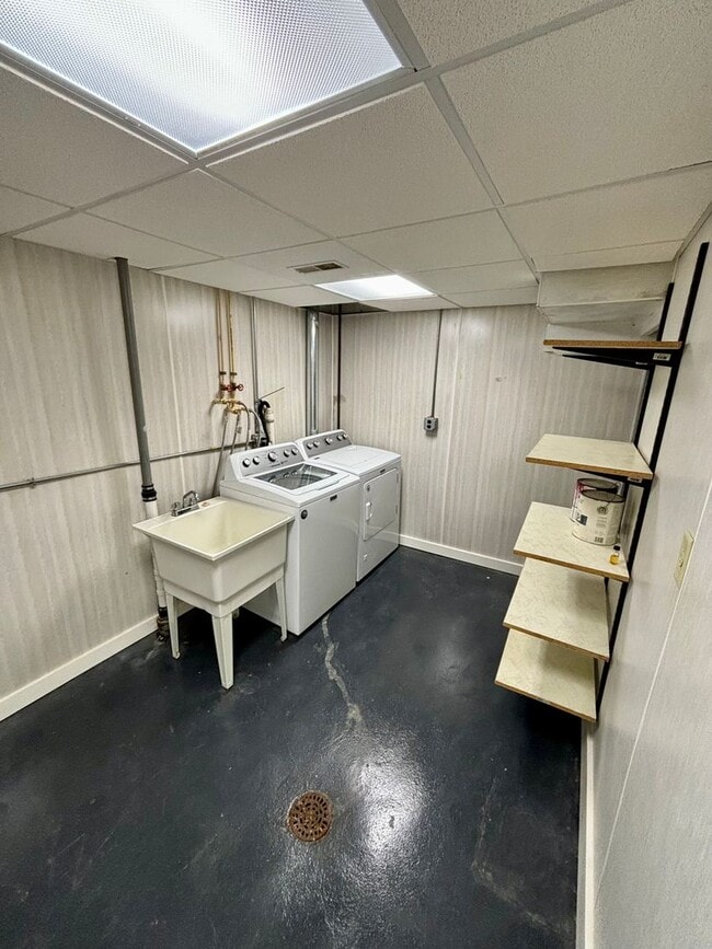 Building Photo - 3 Bedroom House in Morningside