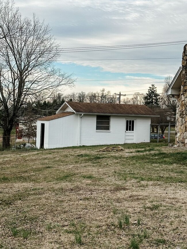 Building Photo - Beautifully Renovated 3BR Home for Rent in...