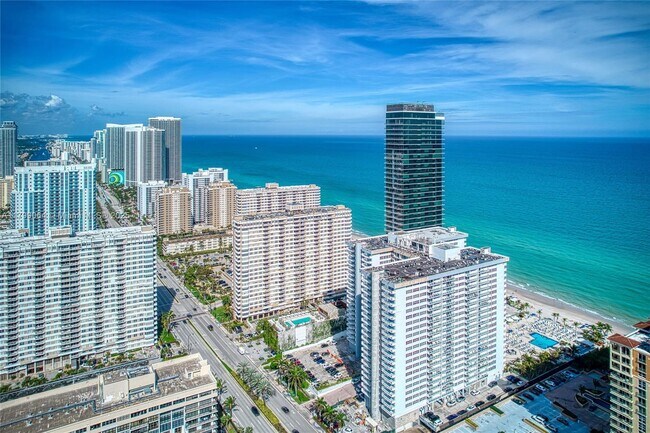 Building Photo - 2030 S Ocean Dr