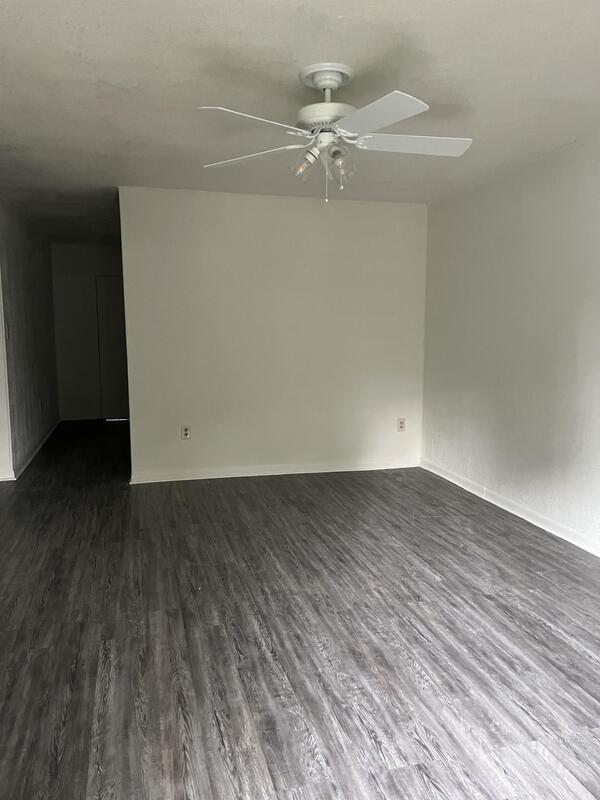 Building Photo - 220 Hickory St