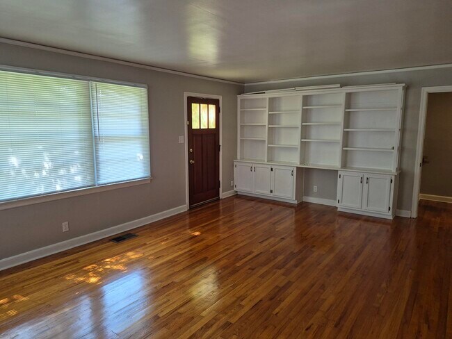 Building Photo - 1129 Magnolia Dr