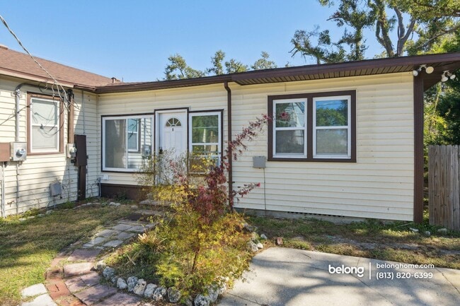 Building Photo - 1919 12th Ave W