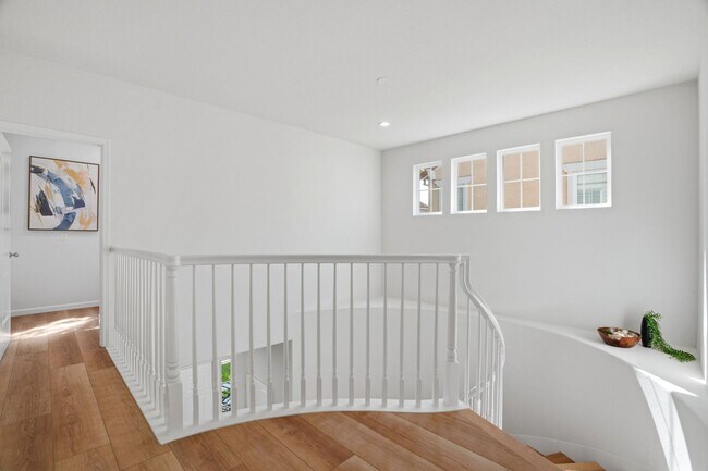 Building Photo - BRIGHT, OPEN RESIDENCE IN RIVERMARK HOME WITH EXCELLENT LAYOUT
