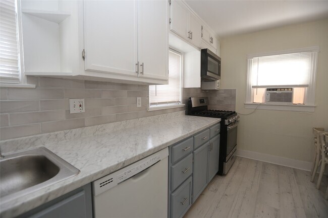 Building Photo - 1404 26th St