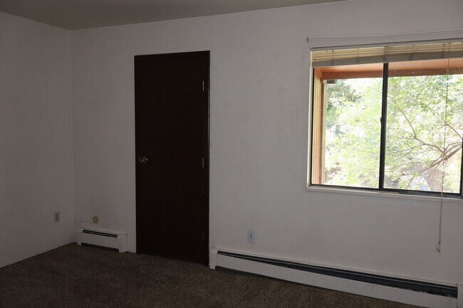 Building Photo - Spacious 2-Bedroom Condo Near Campus West and City Park