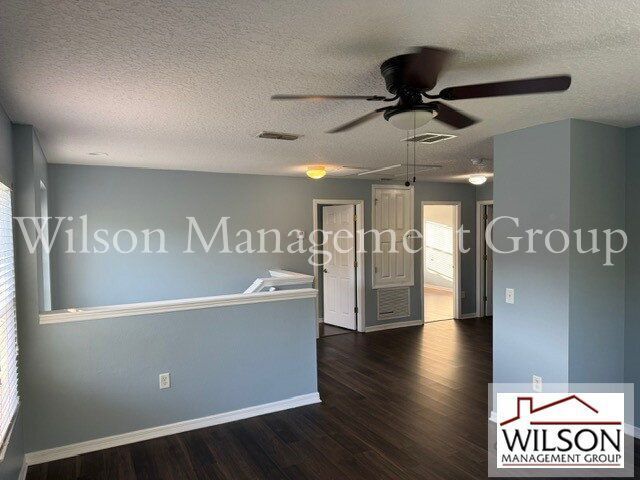 Building Photo - 413 Country Cottage Ln