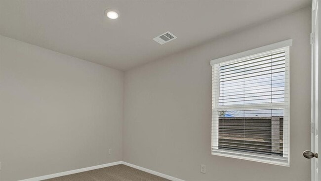 Building Photo - 325 Darwin Pl