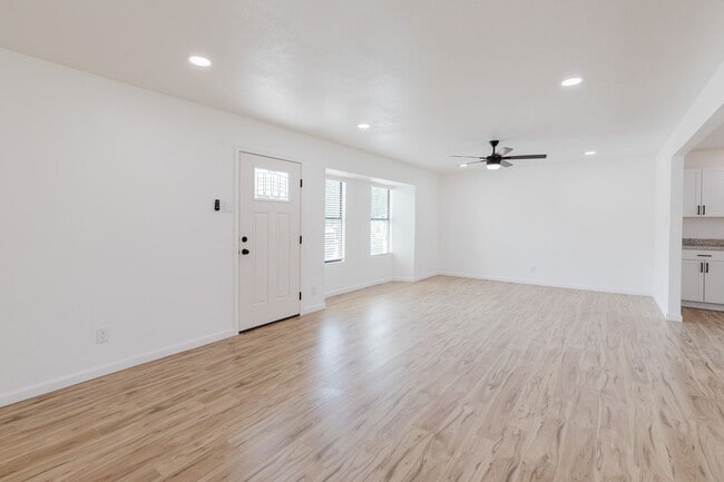 Building Photo - Newly Renovated 3 Bedroom 2 Bath Home