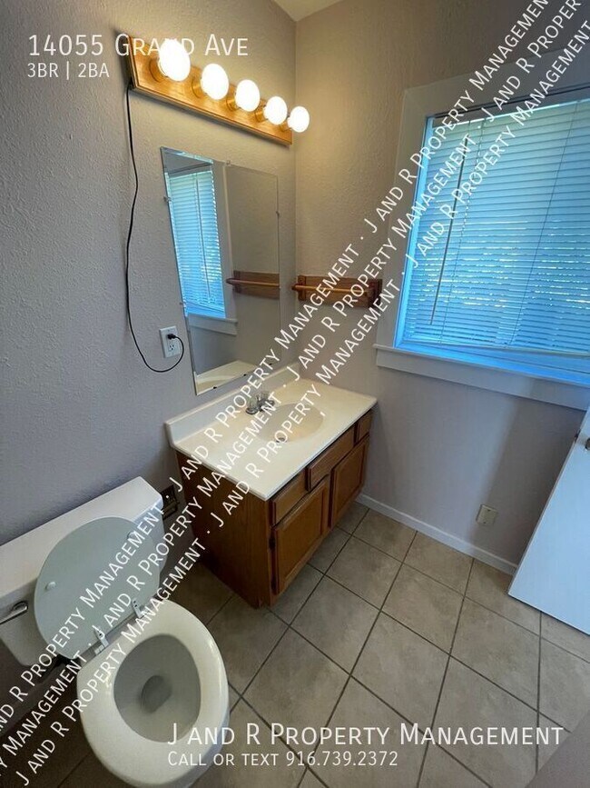 Building Photo - 14055 Grand Ave