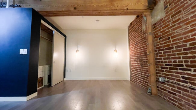 Building Photo - 527 Molino St