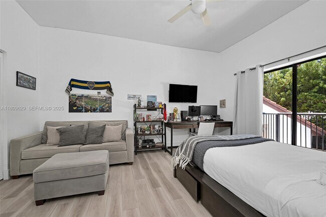 Building Photo - 201 Knollwood Dr