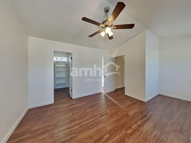 Building Photo - 1405 W Chance Ct