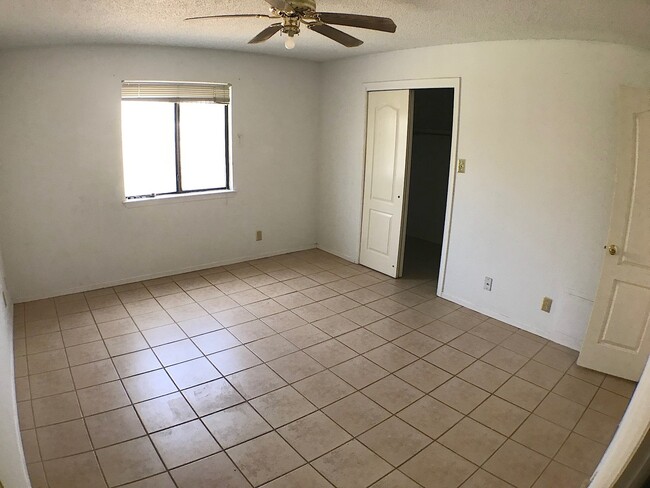 Building Photo - Northeast El Paso 3 bed with Refrig A/C an...