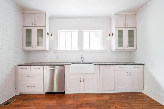 Building Photo - 25 Clifton St SE