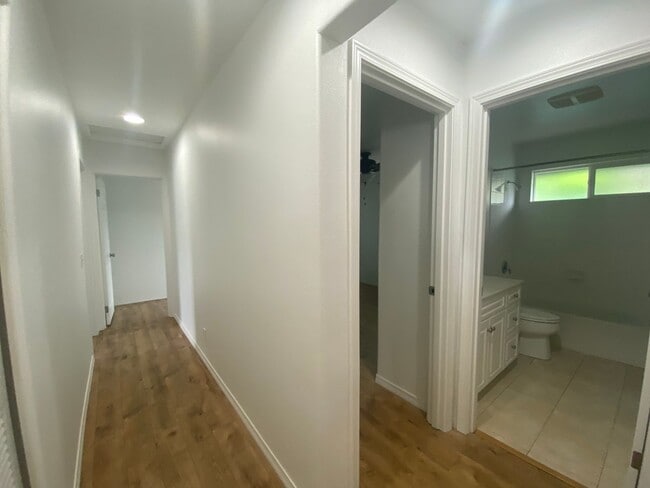 Building Photo - The Heart of Waimea 3BR/2BA with AC, Vaulted Ceilings, and Yard Service!