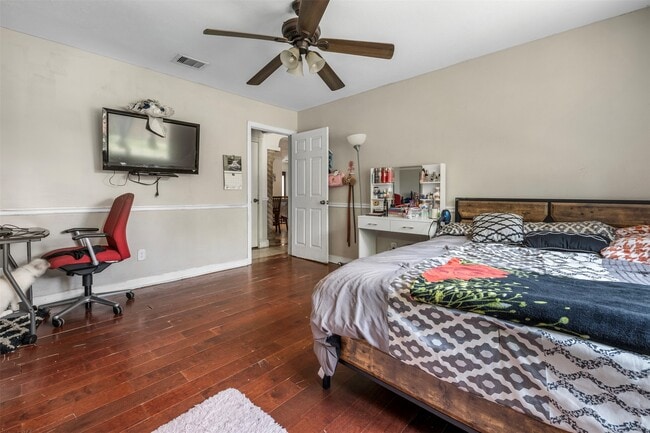 Building Photo - 10711 Heather Hill Dr