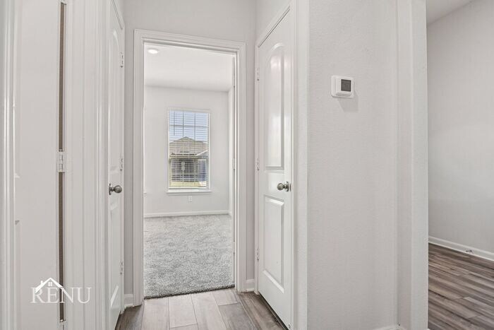 Building Photo - 304 Blue Buffalo St