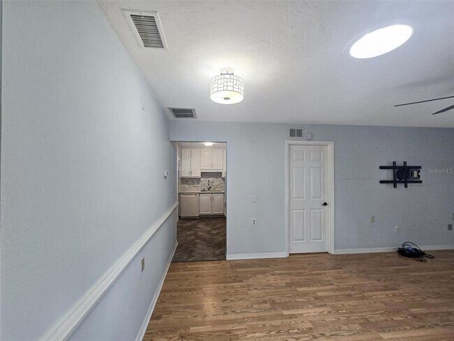 Building Photo - 6107 Evergreen Cir