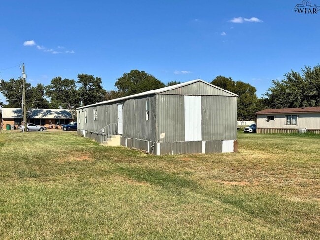 Building Photo - 314 W 6th St