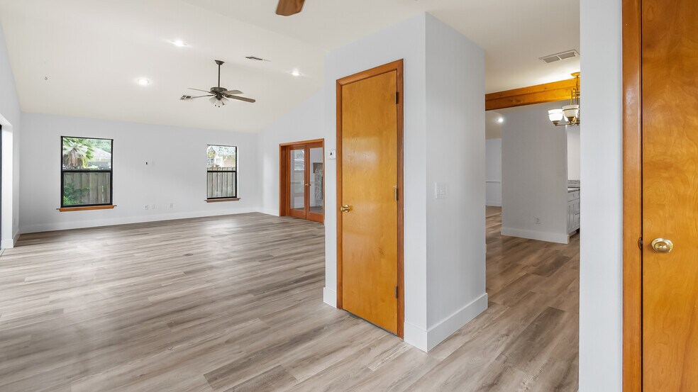 Building Photo - 901 Cutler Rd