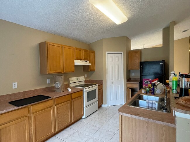 Building Photo - 4321 Swanna Dr