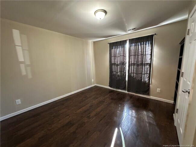 Building Photo - 20 Old English Ln