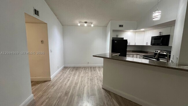 Building Photo - 701 Vista Isles Dr