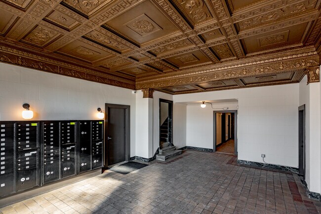 Building Photo - Heather Hall