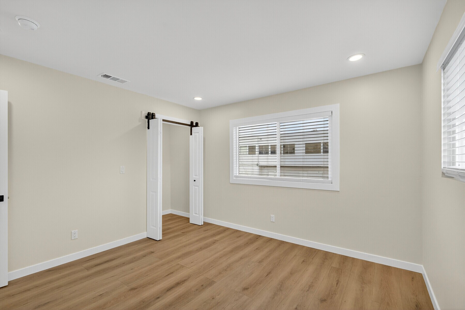 Building Photo - 11972 Walnut St