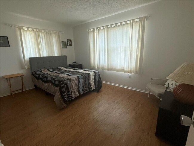 Building Photo - 819 S Gondola Dr