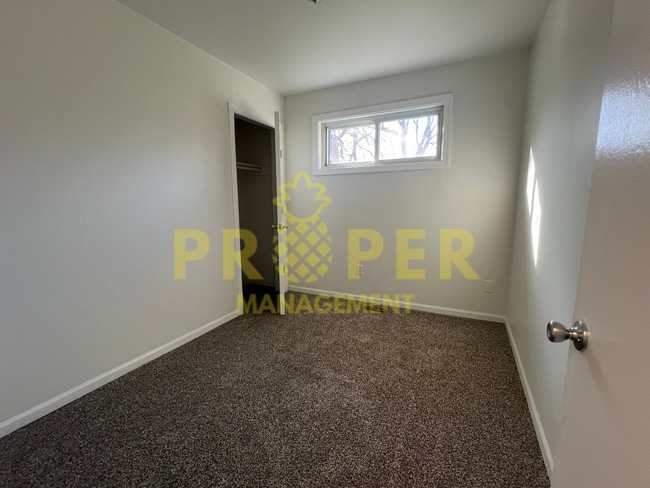 Building Photo - 3 bedrooms 1 bathrooms house for rent