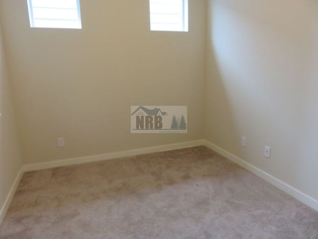 Building Photo - Stunning 3 bd House located in a Gated Community of Puyallup!