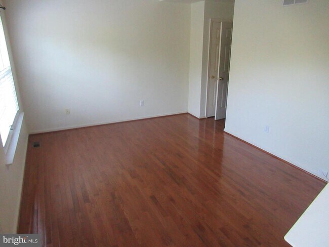 Building Photo - 803 Purple Martin Ct