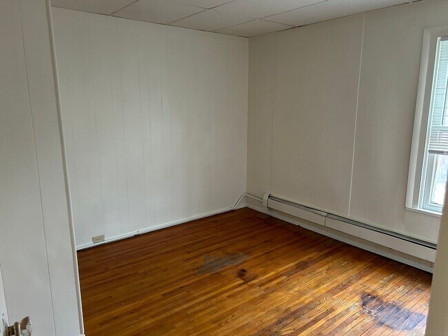 Building Photo - 118 S Main St