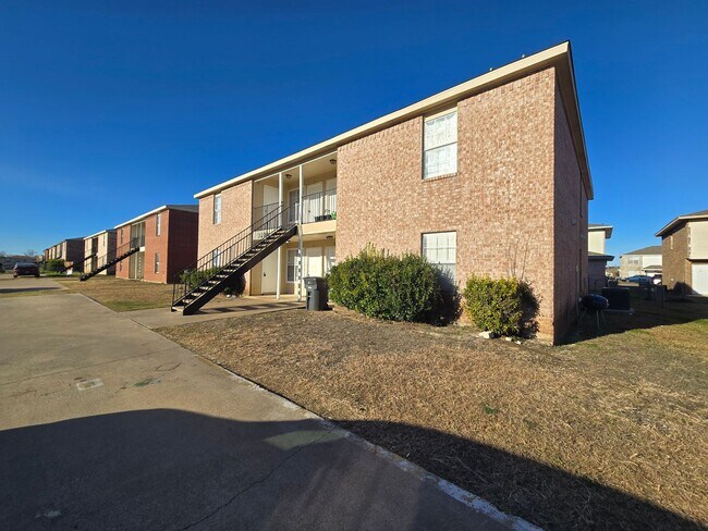 Building Photo - HUD / SECTION 8 ACCEPTED - MOVE IN READY!