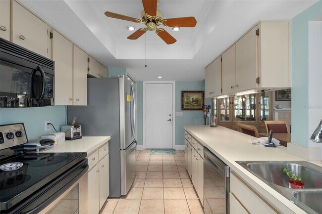 Building Photo - 7167 Crown Oaks Dr