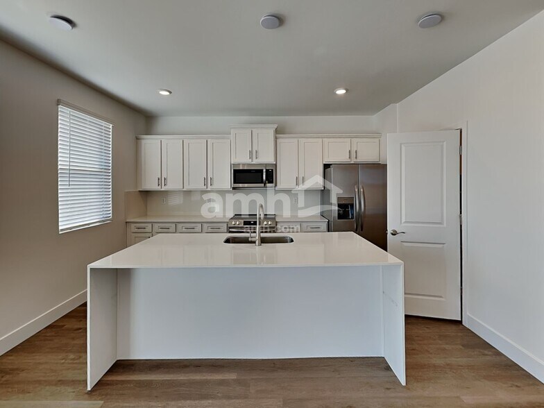Building Photo - 6461 E Paseo Baranda