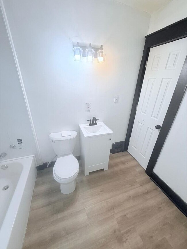 Building Photo - 2791 E 127th St