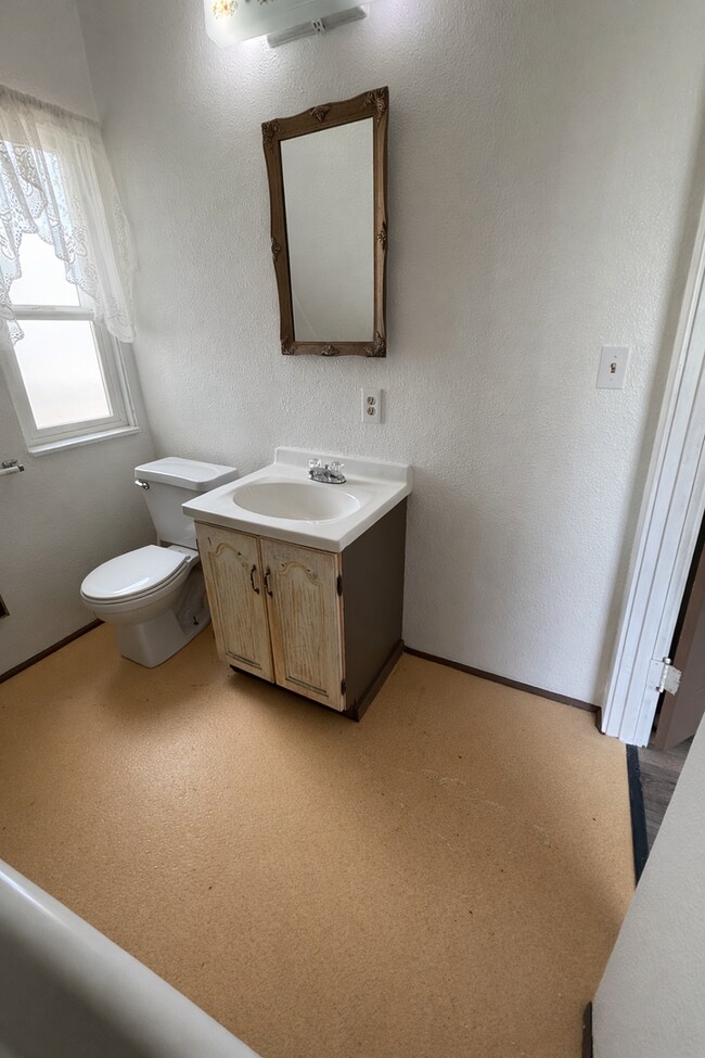 Building Photo - 829 Emerson Ave