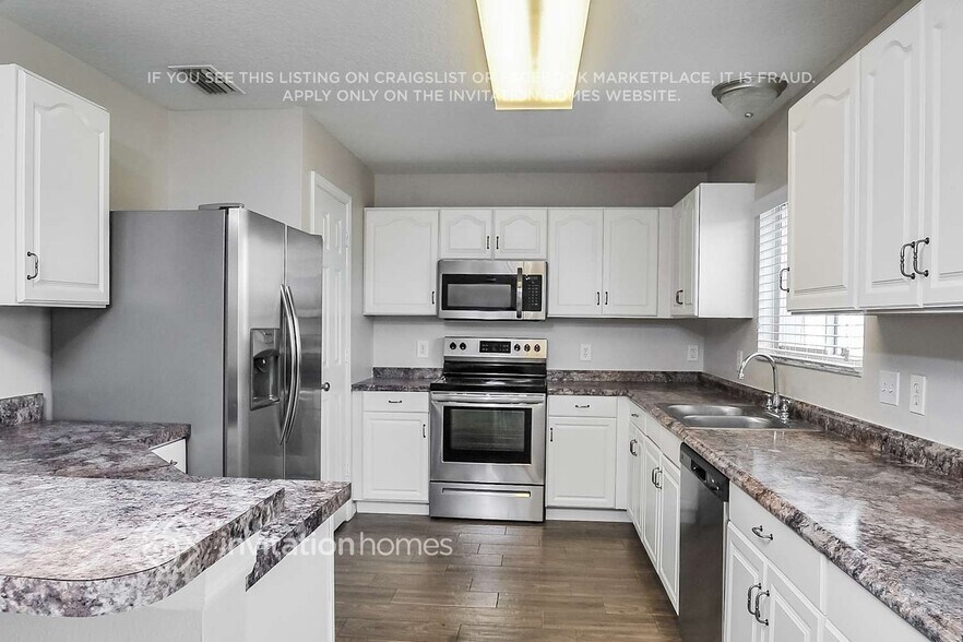 Building Photo - 11017 Golden Silence Dr