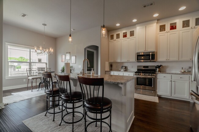 Building Photo - Immaculate 4 Bedroom Home with in Riverwal...