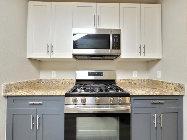 Building Photo - 804 Kavanagh Dr