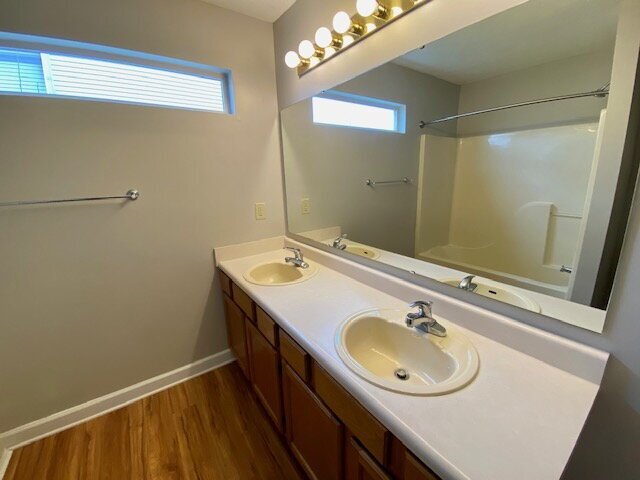 Building Photo - Beautiful 4 Bedroom home in Plainfield! Huge Storage!