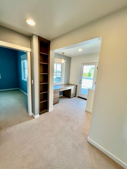 Upstairs landing - 514 Cascade Ave