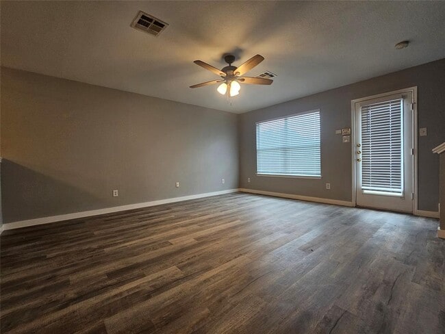 Building Photo - 2724 Fairview Dr