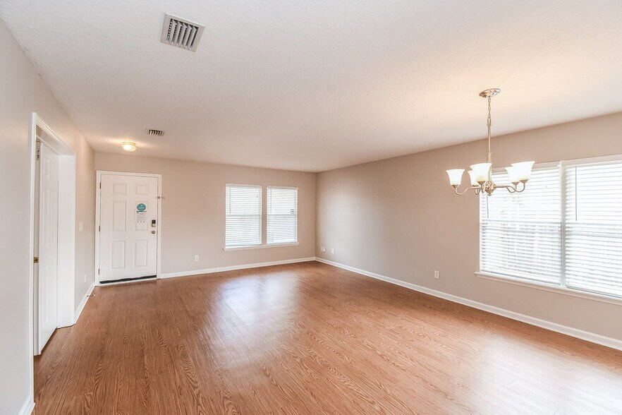 Building Photo - 2284 Brian Lakes Dr E