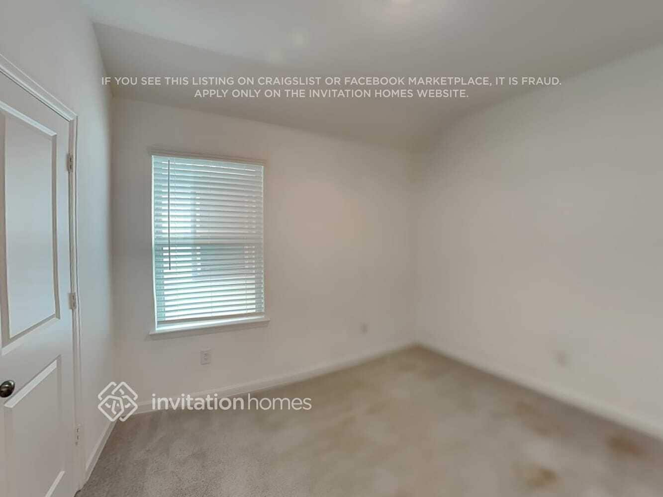 Building Photo - 4022 Champlain Wy