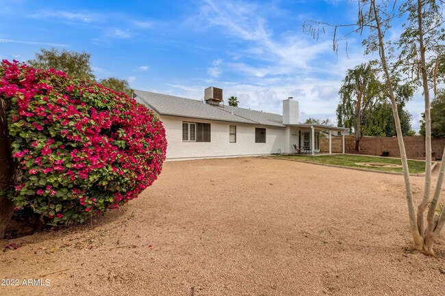 Building Photo - 16250 N 64th Pl